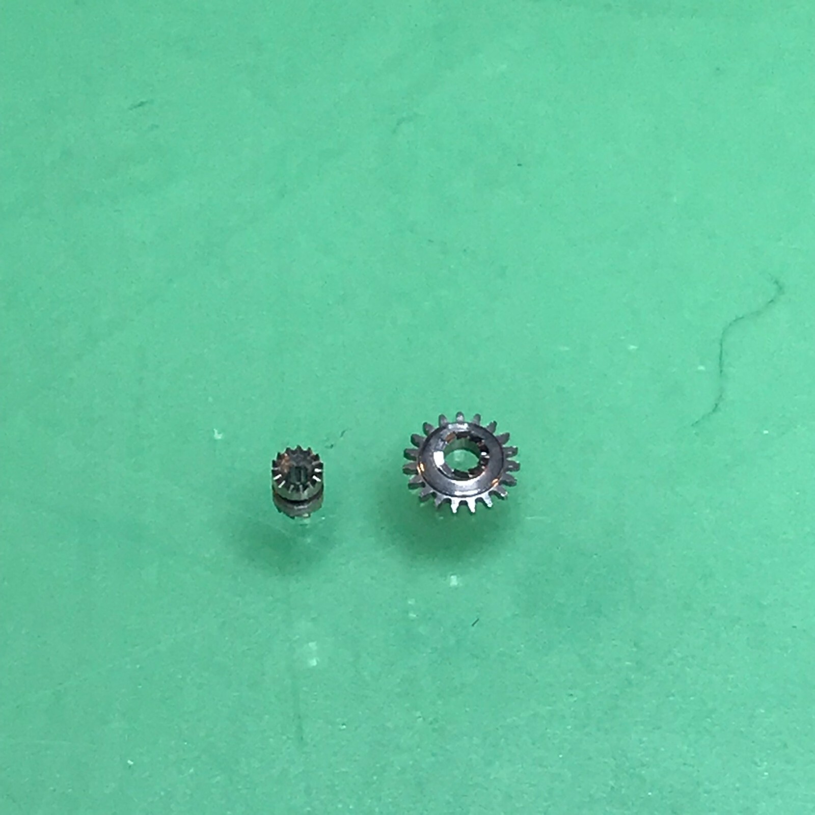 Elgin Cal. 668 Clutch and Sliding Pinion Original Watch Part Q596