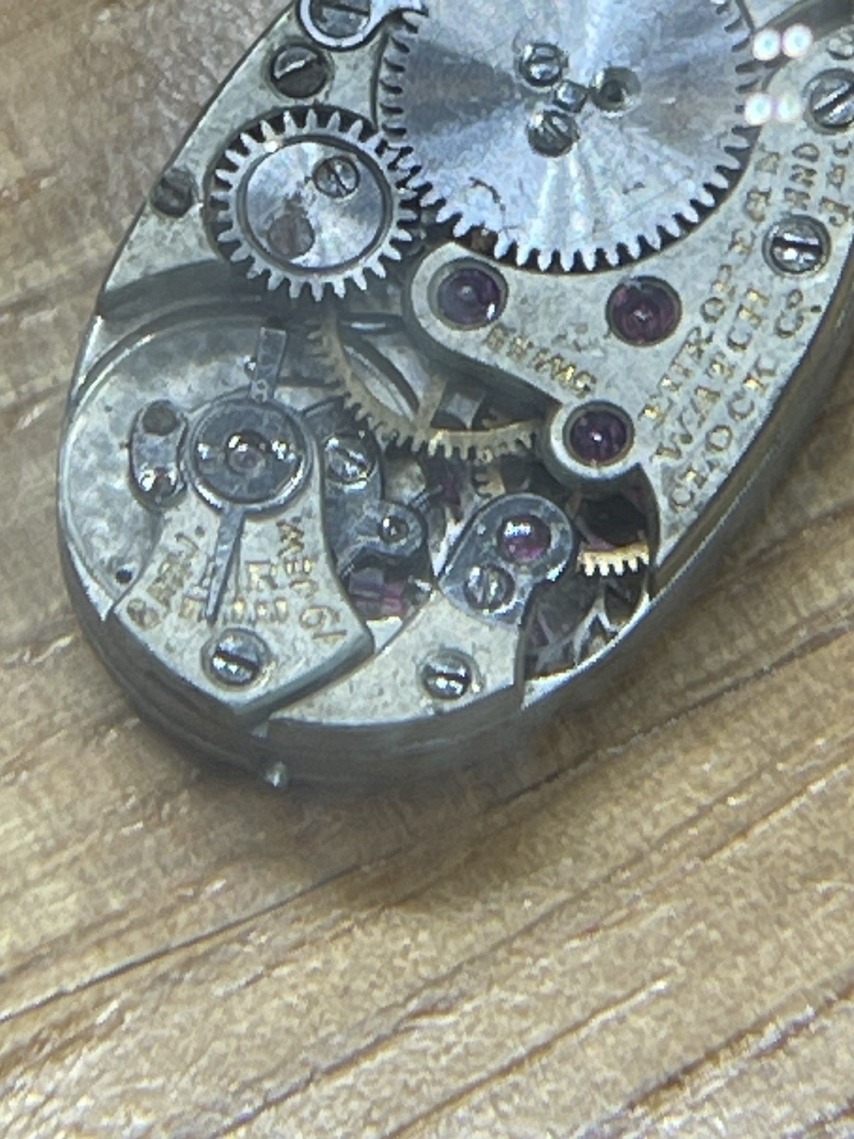 European Watch & Clock Co. Movement 19 Jewels 8 Adj. Swiss Made Vintage 25230