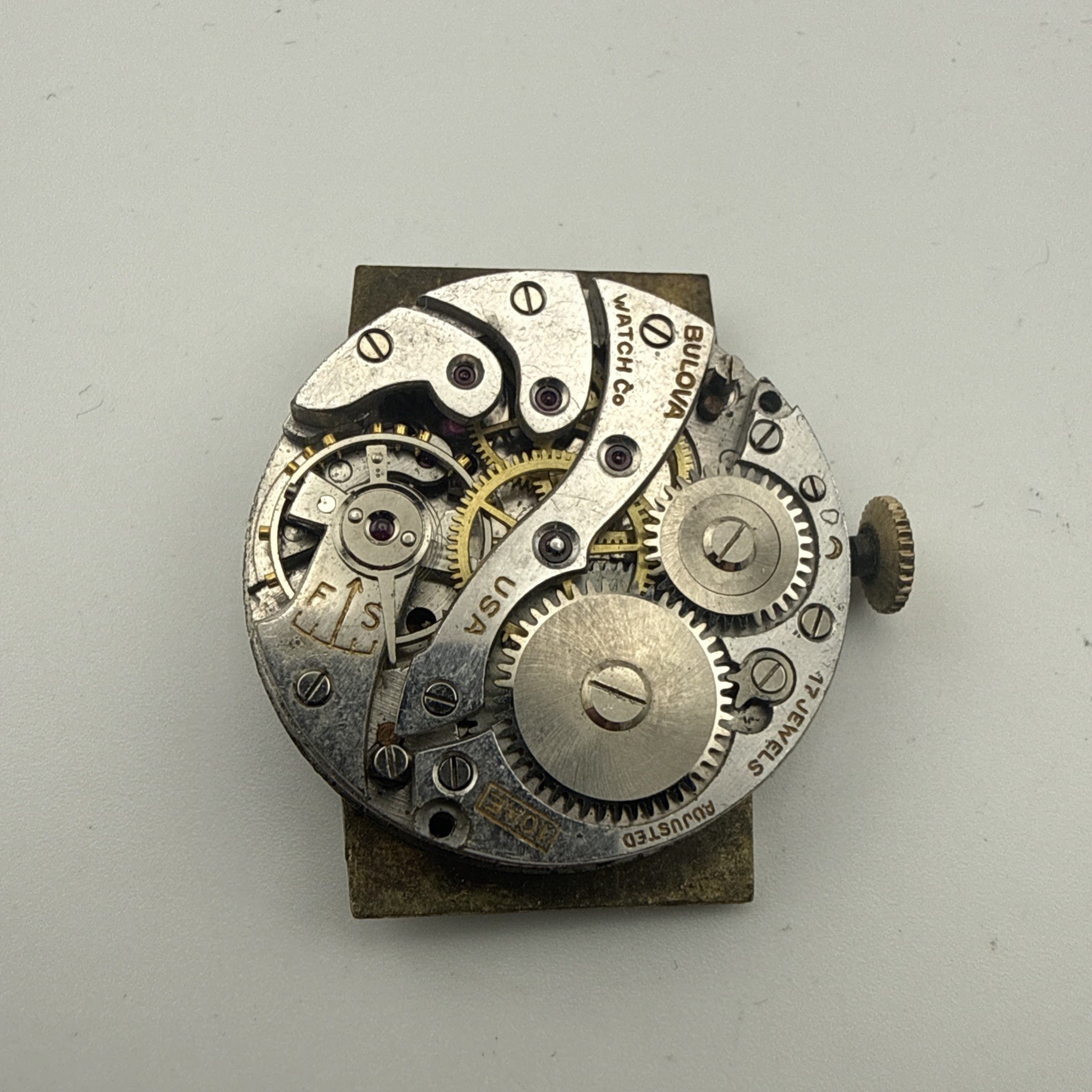 Vintage Bulova Cal. 10AE 17 jewel watch movement For Repair / Parts Gold Balance