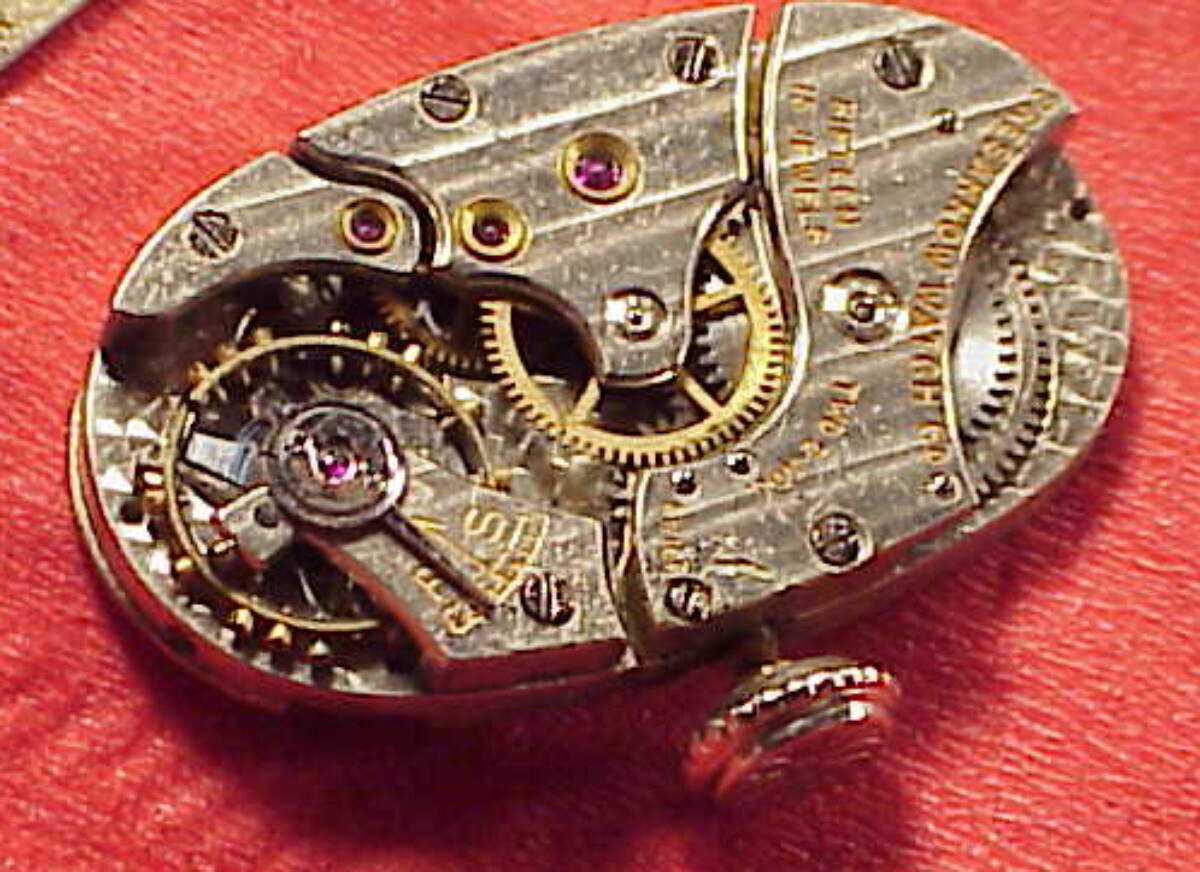 International Watch Co CRESARROW W CO Wristwatch Movement 21 x 12 mm