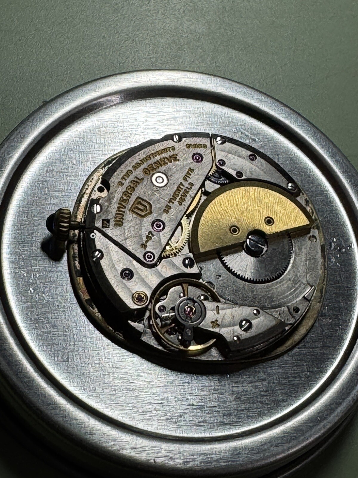 UNIVERSAL GENEVE cal. 2-67 MICRO ROTOR MOVEMENT / GOLDEN SHADOW DIAL and CROWN