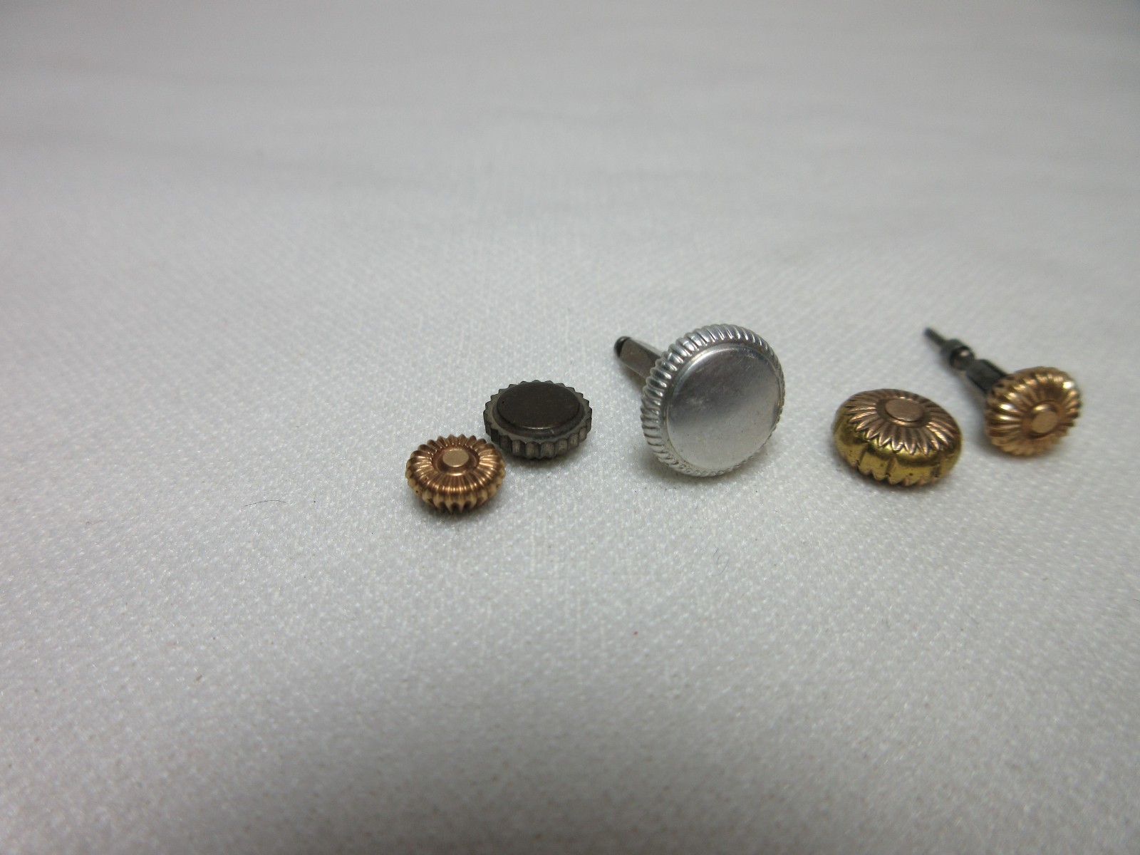 VINTAGE LOT OF POCKET WATCH CROWNS WATCHMAKERS REPLACEMENT PART #5