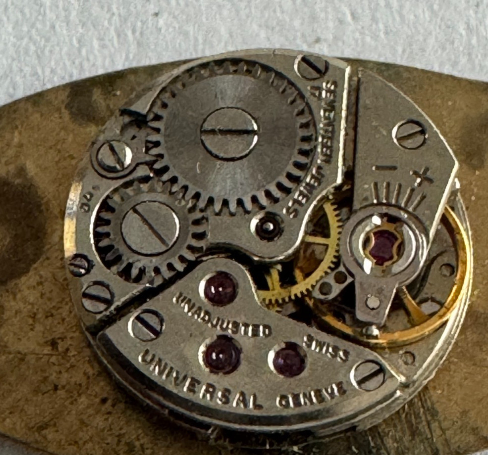 VINTAGE LADIES UNIVERSAL GENEVE WRISTWATCH MOVEMENT RUNS GOOD CAL. 04