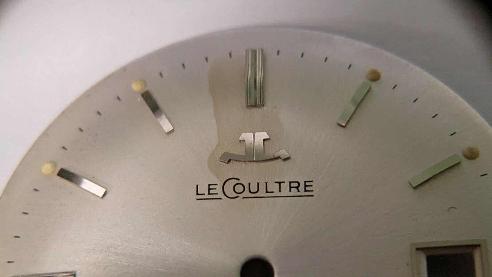 Jaeger Lecoultre K866 DIAL, DATE, pre-owned genuine Silvery/Gold color. Discolor