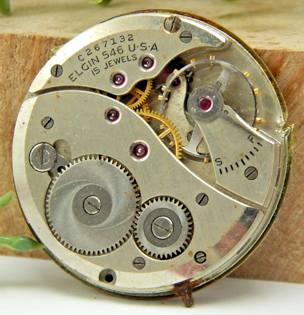 Vintage 1942 Elgin 546 10s 15 jewel adjusted open face pocket watch movement