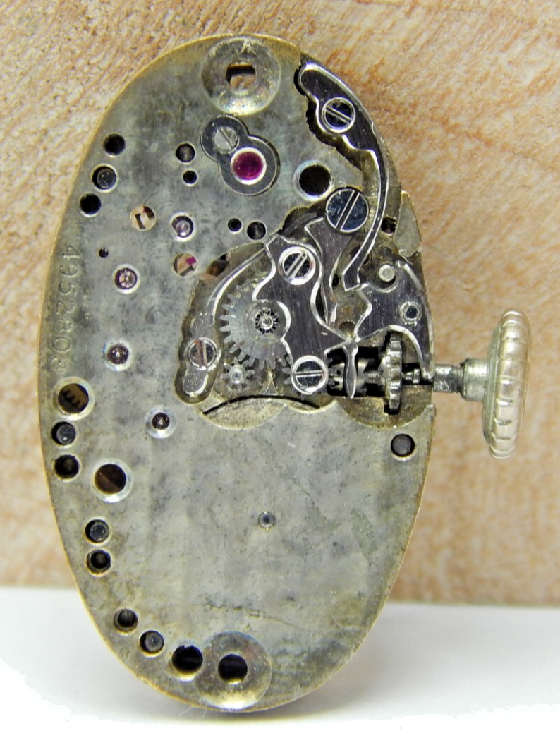 Vintage Longines 17 jewel adjusted art deco wrist watch movement with crown