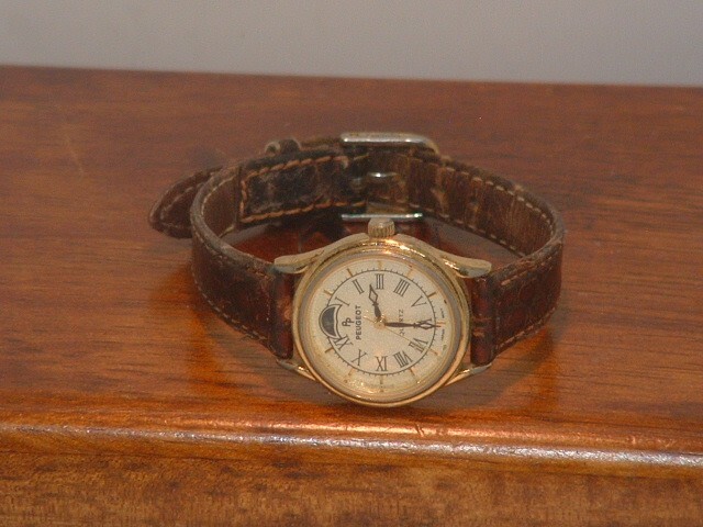Pre-Owned Women’s Peugeot Moon Phase Analog Dress Watch (For Parts)