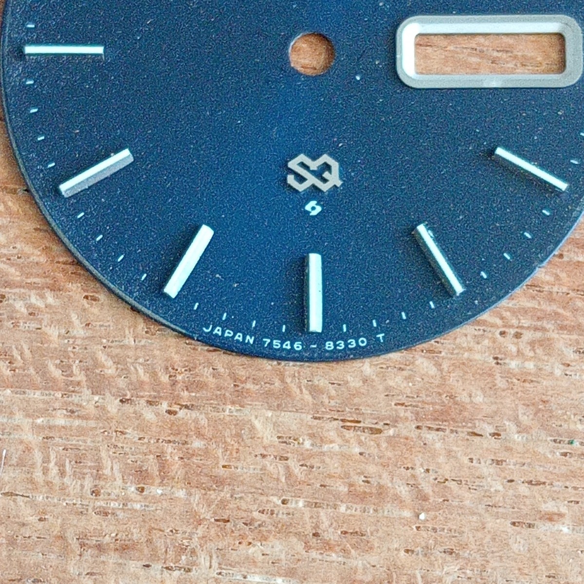 Seiko Quartz R. 7546-8300 DIAL Day-Date Dial Vintage USED Broken Feet