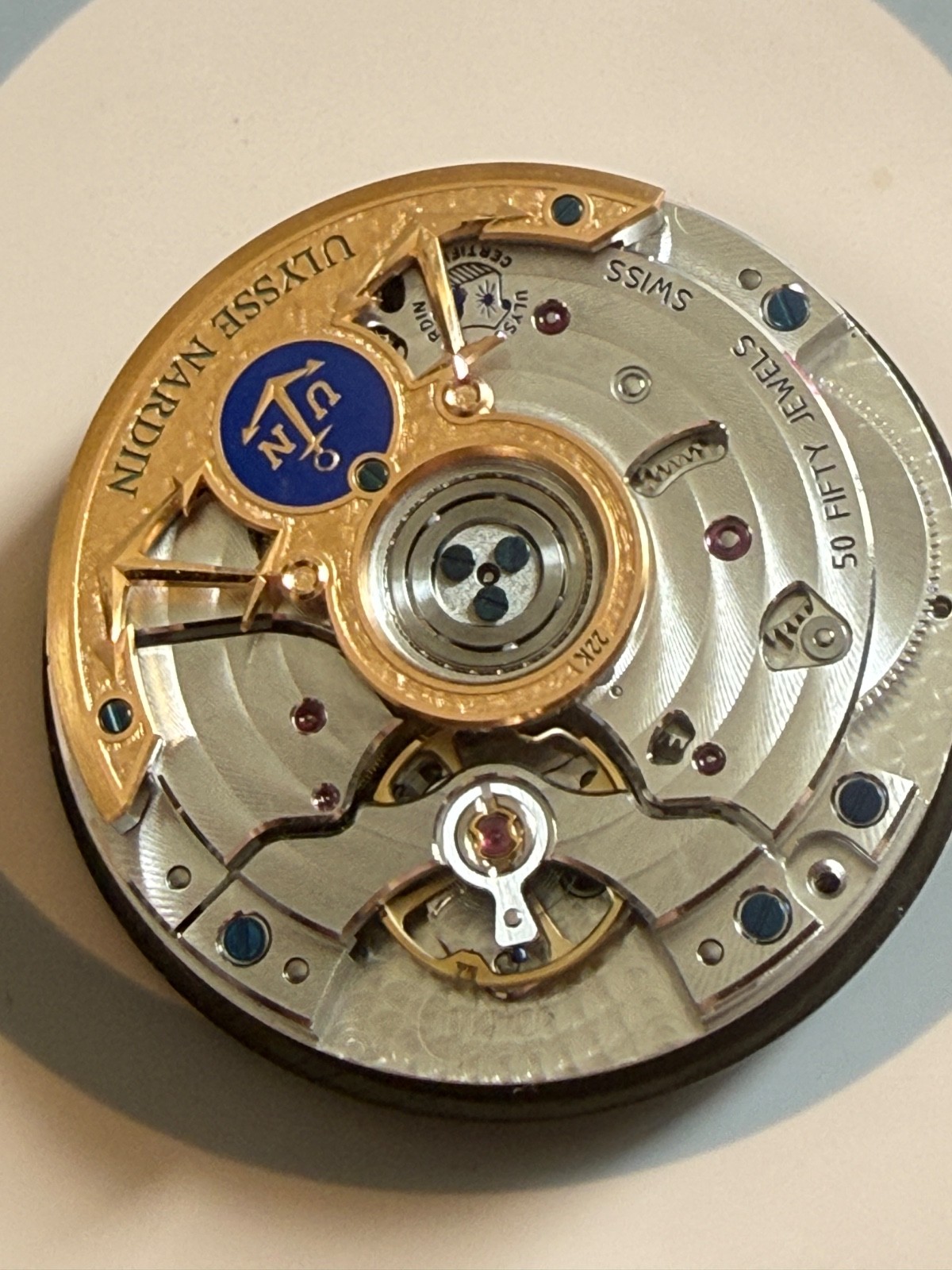 Ulysse Nardin caliber UN-118 Automatic 50 jewels 22k rotor working power reserve