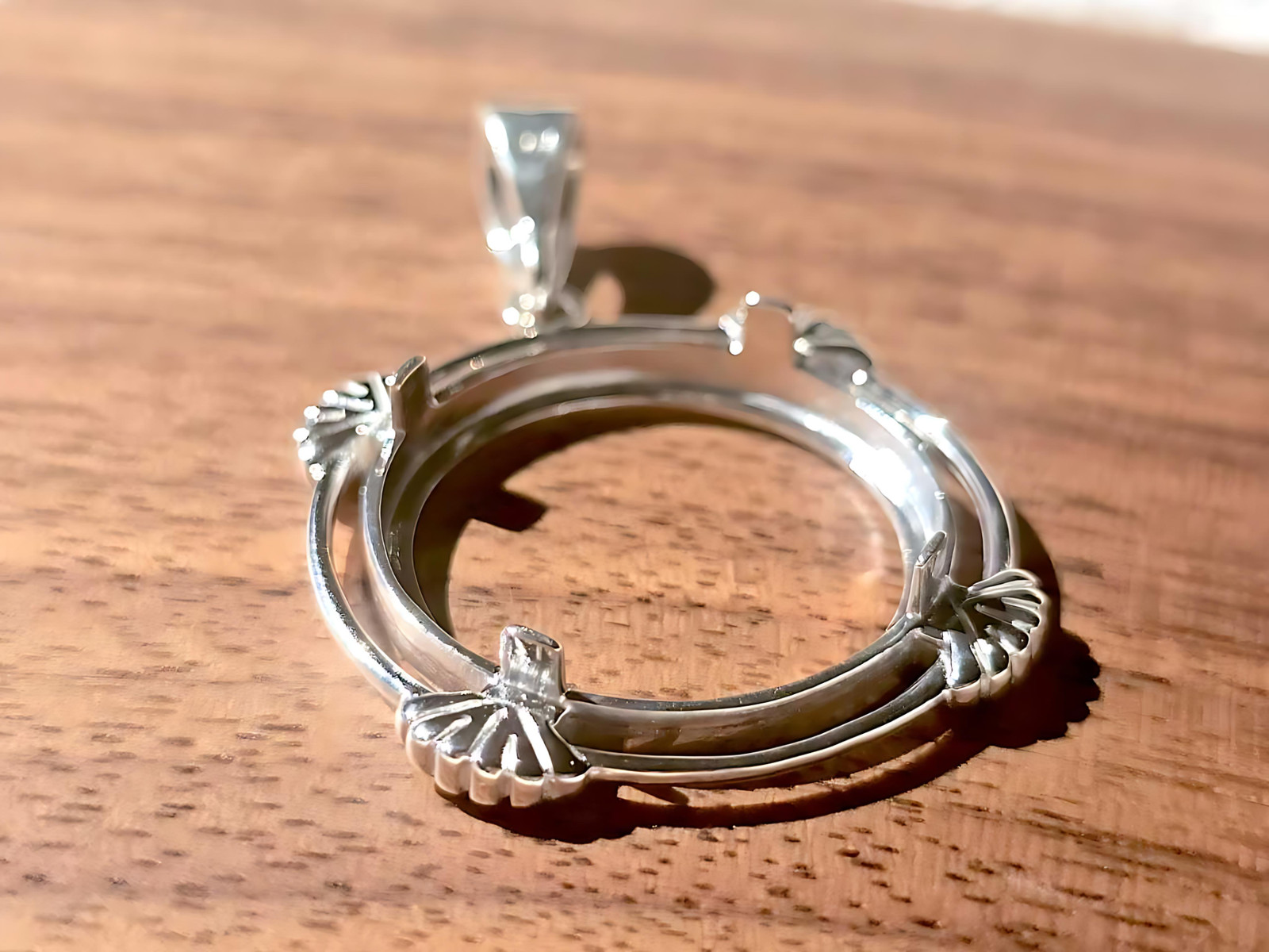925 Sterling Silver Prong Back Clamshell Edge Bezel for 22mm Nickel 5 Cent Coins