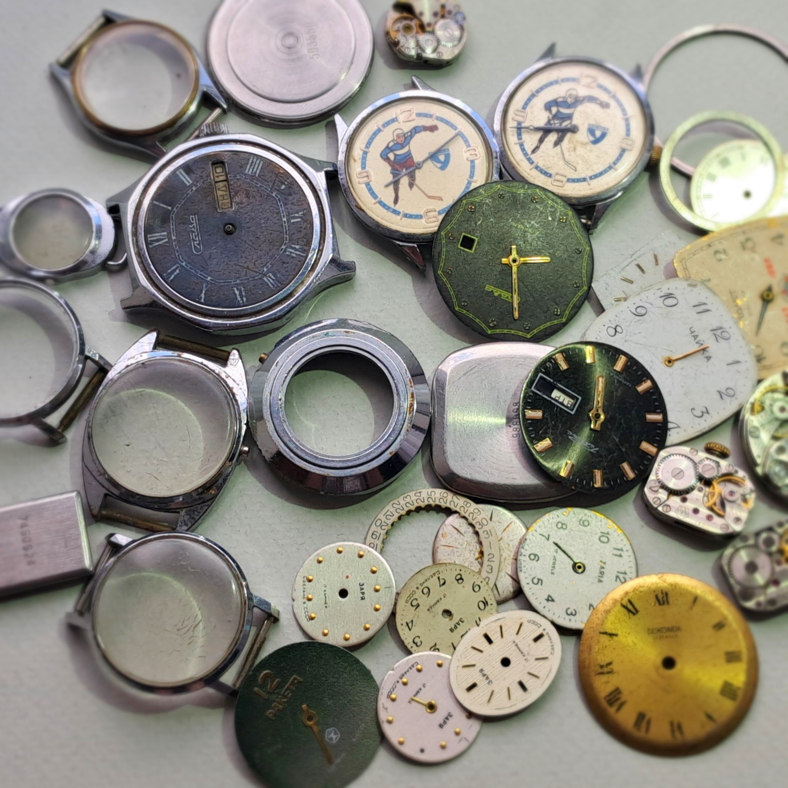 Vintage Soviet Watch Parts Lot 190g Cases Dials Movements Zarya Raketa Chaika