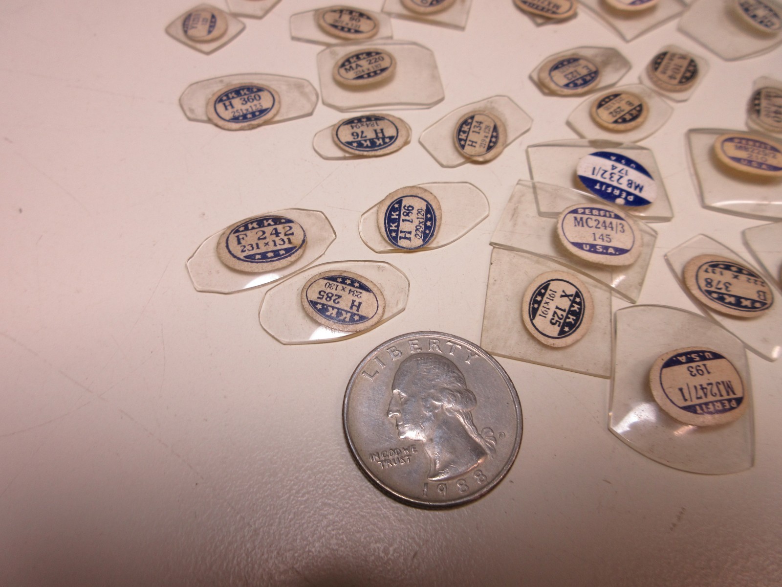 LOT OF 30 GLASS WATCH CRYSTAL MEN OR LADIES CRYSTALS PERFIT KK NEW OLD STOCK #P1