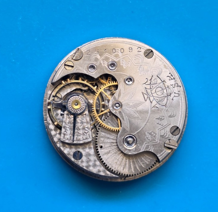 VINTAGE TRENTON WATCH CO POCKET WATCH MOVEMENT GOOD BALANCE OVERBANKED