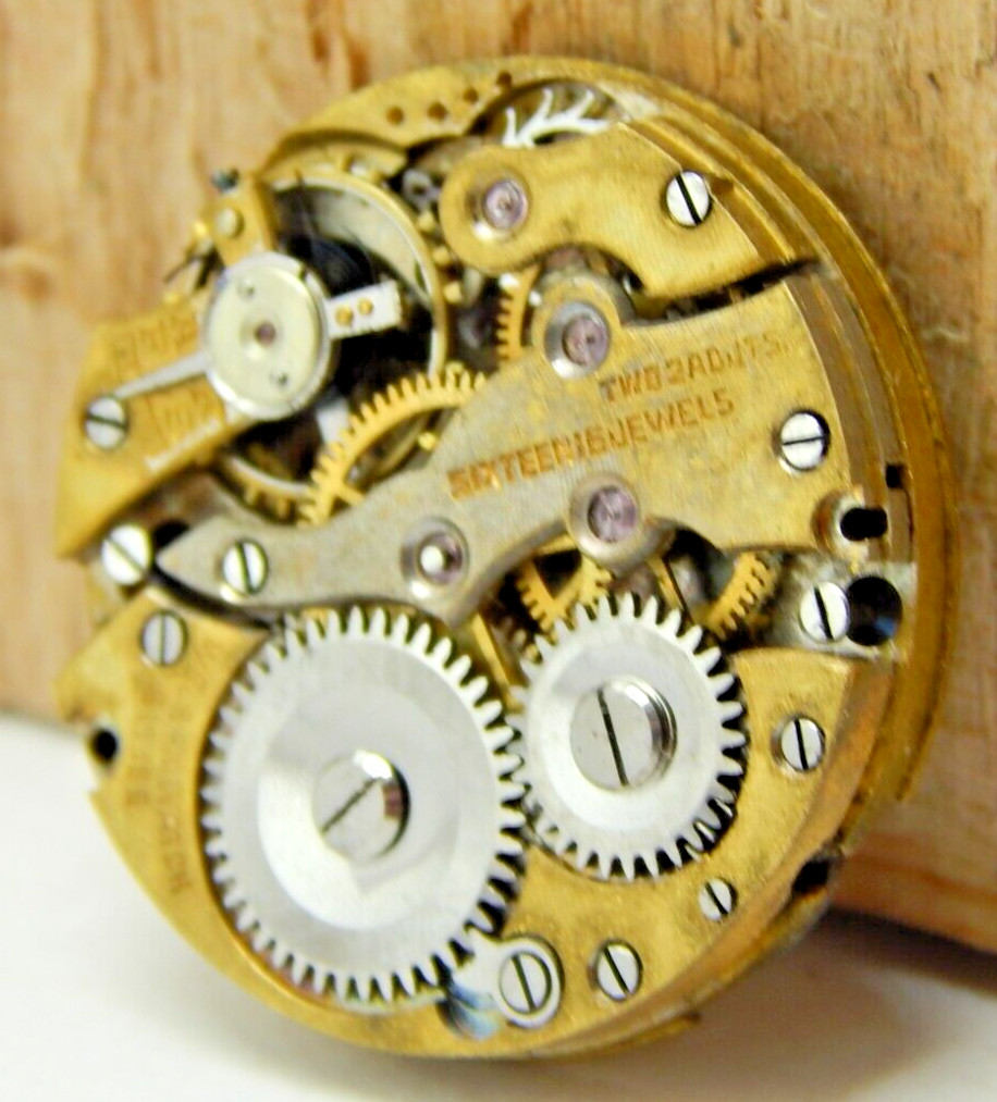 Vintage Welsam watch co 16 jewel 2 adjustment 8/0 Size gilded watch movement