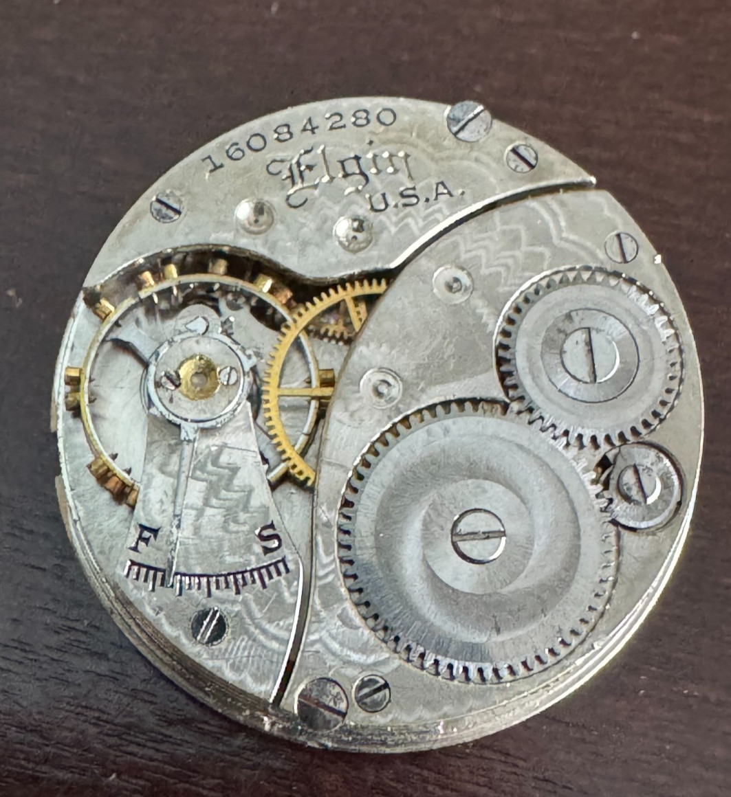VINTAGE 0 SIZE ELGIN POCKET WATCH MOVEMENT GR. 320 KEEPING TIME