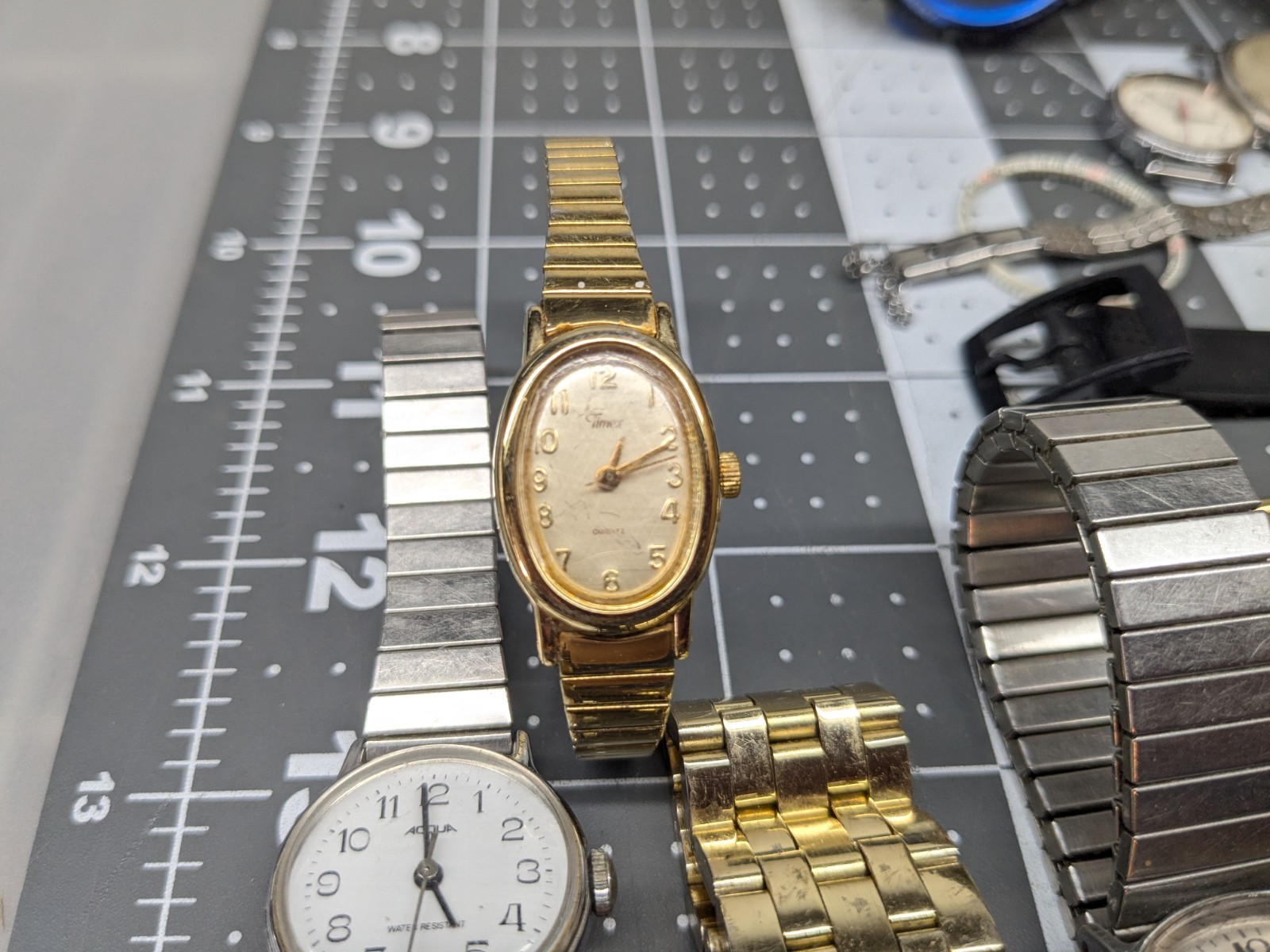 Bulk Watch Lot Timex,Fossil,Quartz Movements 25 Watches + Accessories