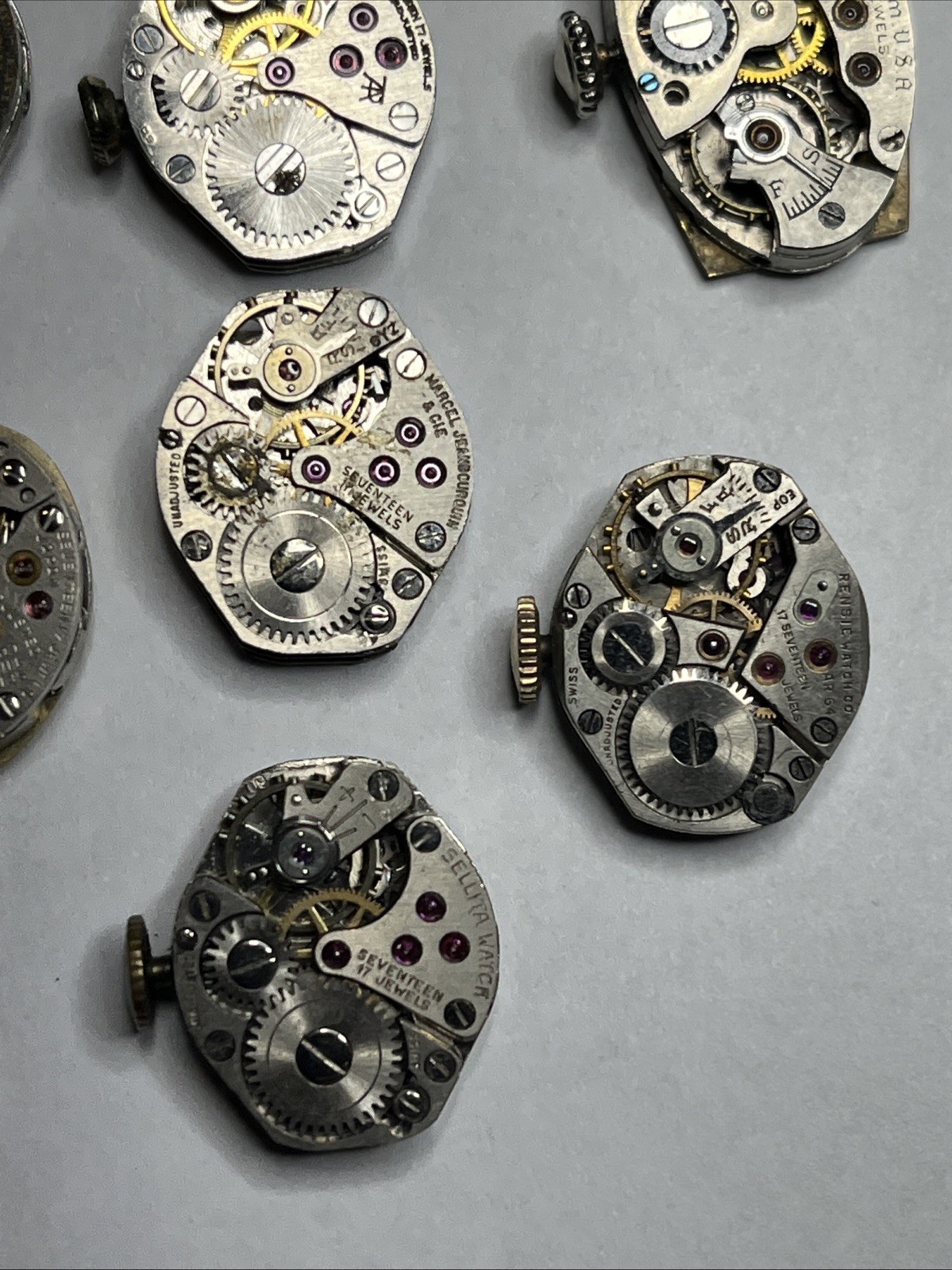Lot Of 21 Vintage Wrist Watch Movements Bulova, Gruen, Others For Parts Repair
