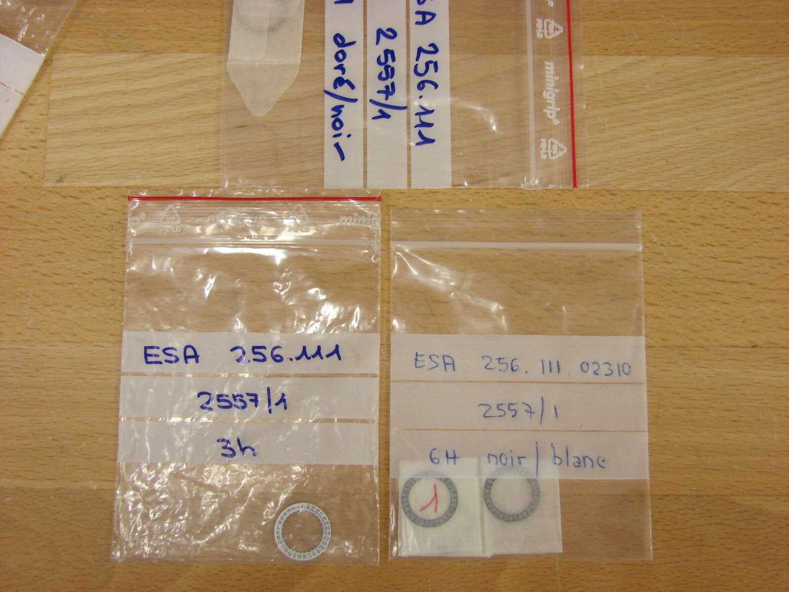 ETA 256.111,256.511 Longines 152.2, Omega 1426, 1428 date disc #2557 date at 3&6