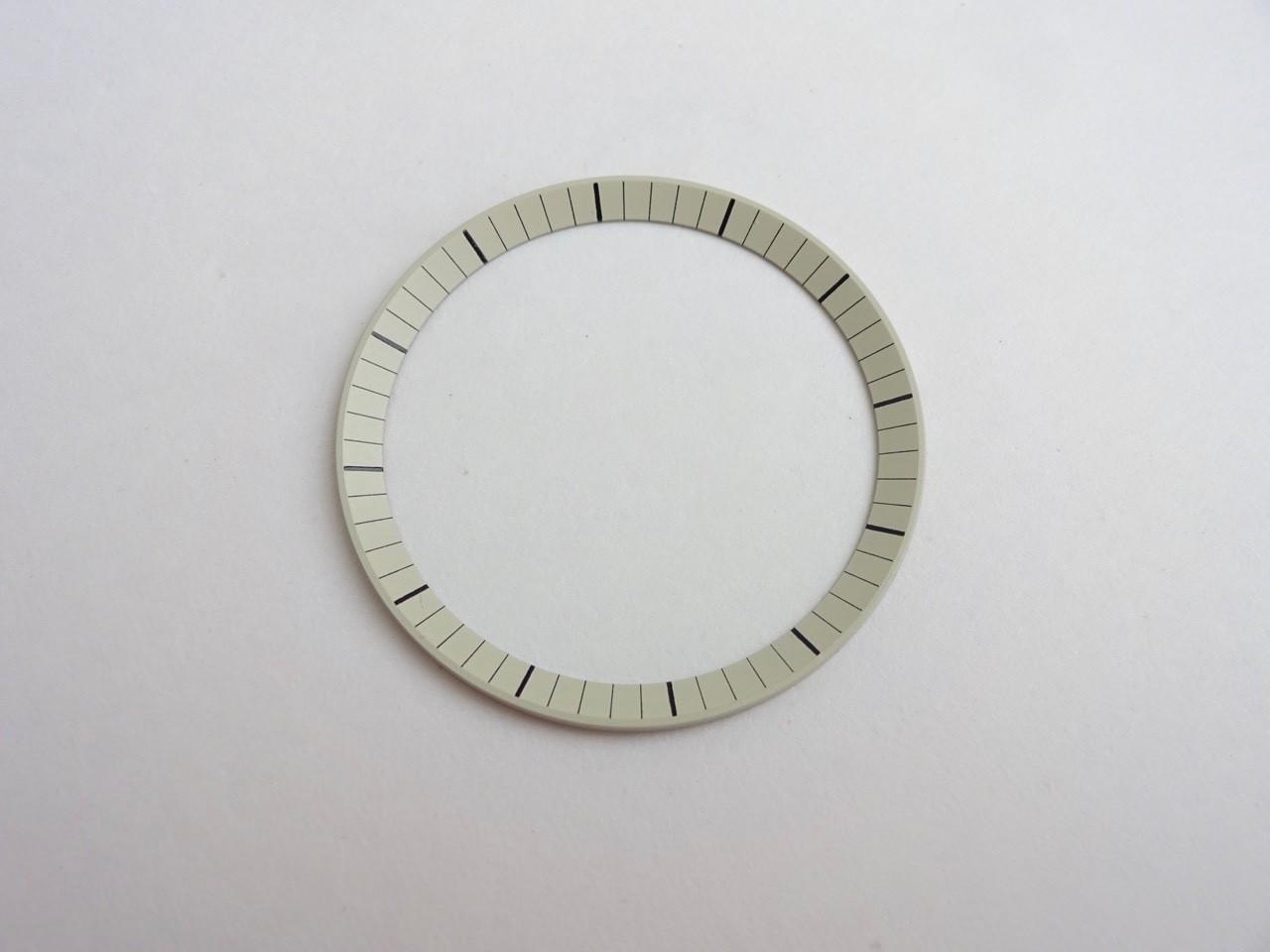 Chapter Ring Omega 198.020 /.021 F300Hz watch (cal 1250/60 ESA9162/64) ref 1605)