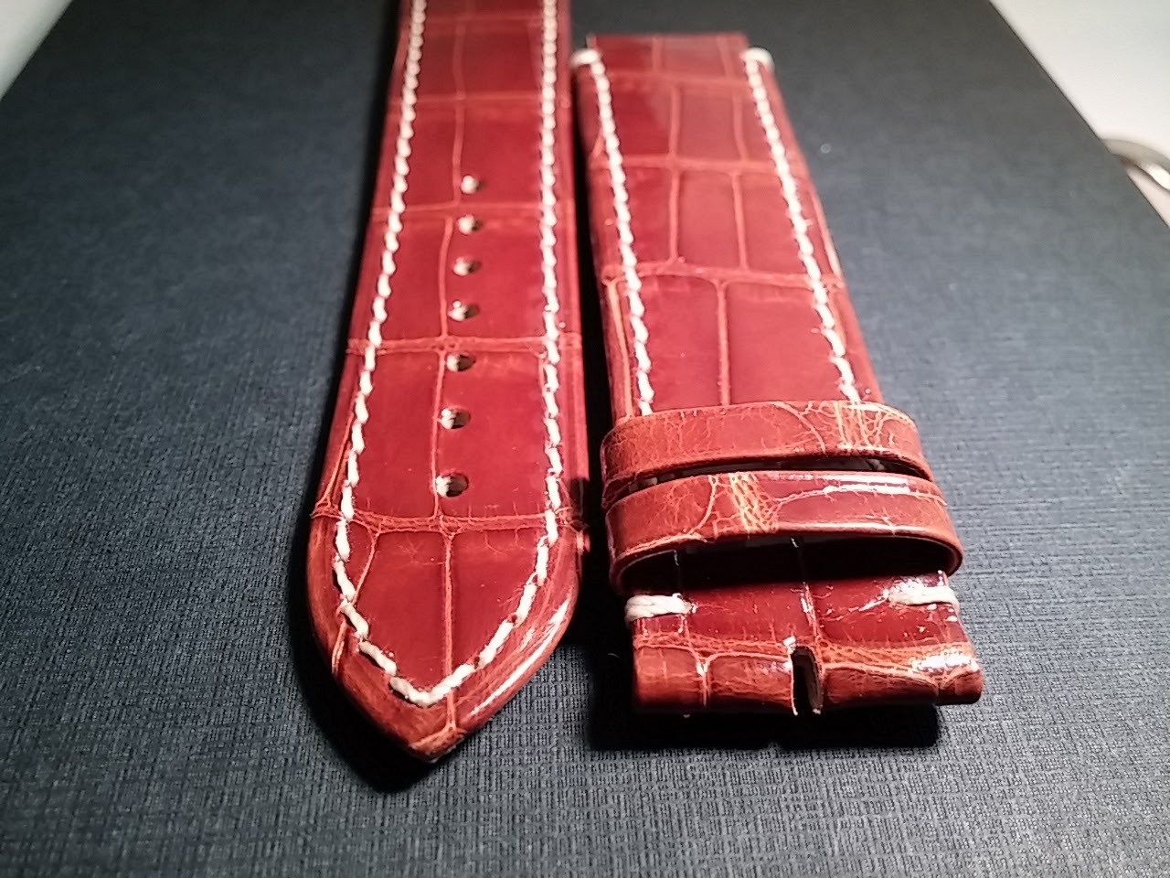 Genuine Milus 18/20mm, SHINY BROWN, white stitch, no buckle, genuine leather