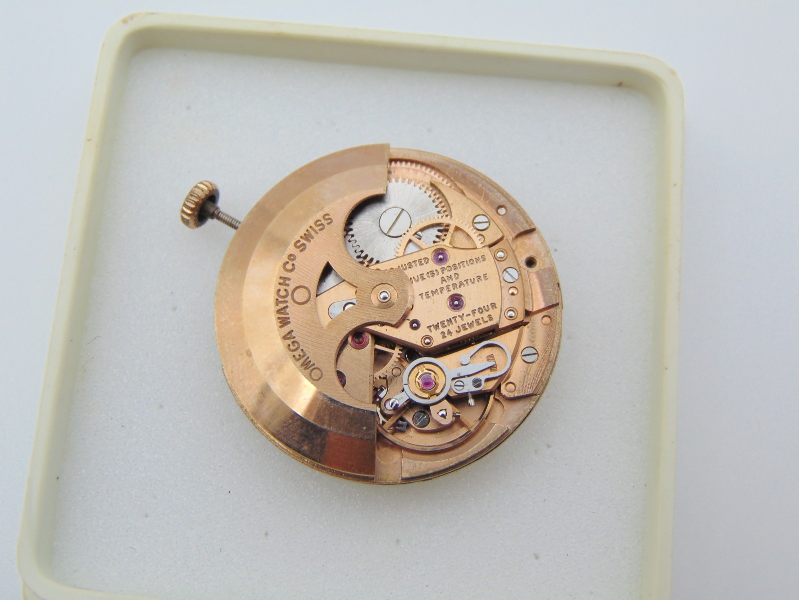 ORIGINAL OMEGA CONSTELLATION PIE PAN MOVEMENT COMPLETE – OMEGA 564 – ( WORKING )
