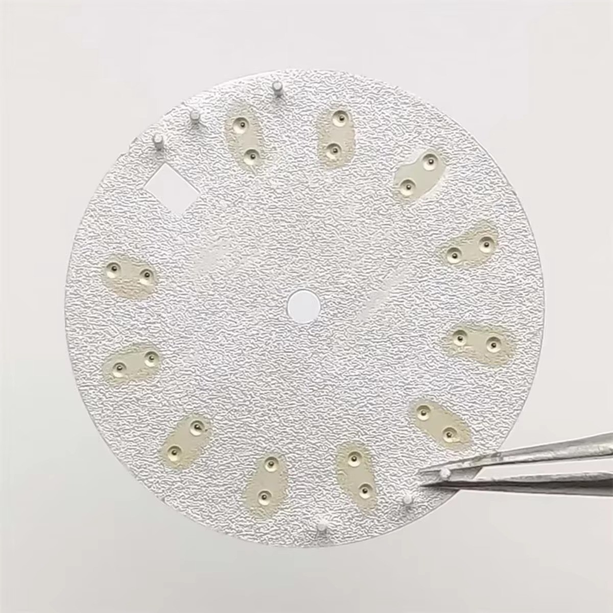 28.5mm Watch Dial NH35 Green Luminous Face No Logo White Color Single Calendar