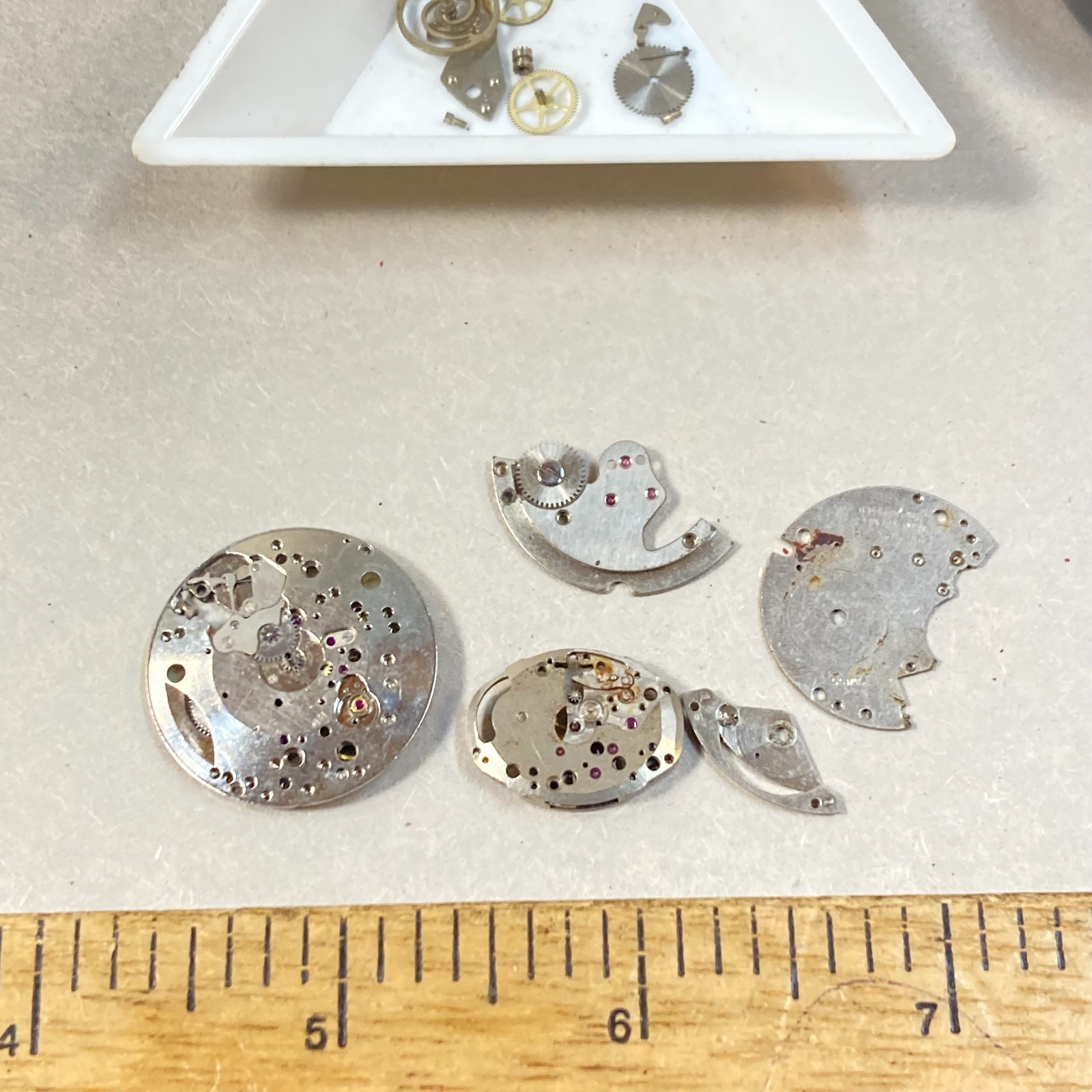 Vintage Elgin Watch Movement & Parts w/ Casker Tin Parts or Repair Non-Working