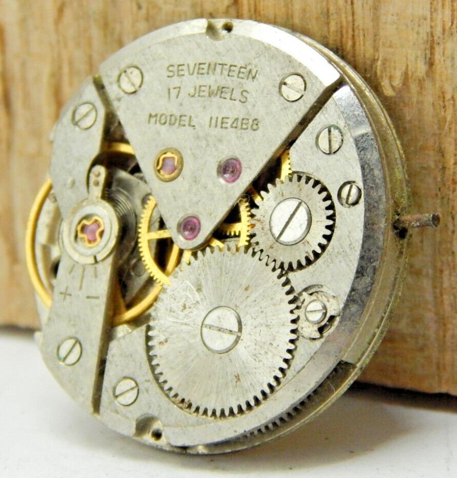 Vintage Esscos 17 jewel model 11E4B8 men’s wrist watch movement with dial & stem