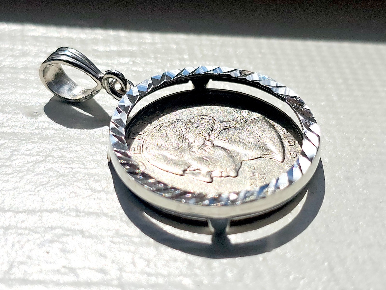 925 Sterling Silver Prong Back Diamond Cut Bezel for 24mm Quarter 25Cent Coins