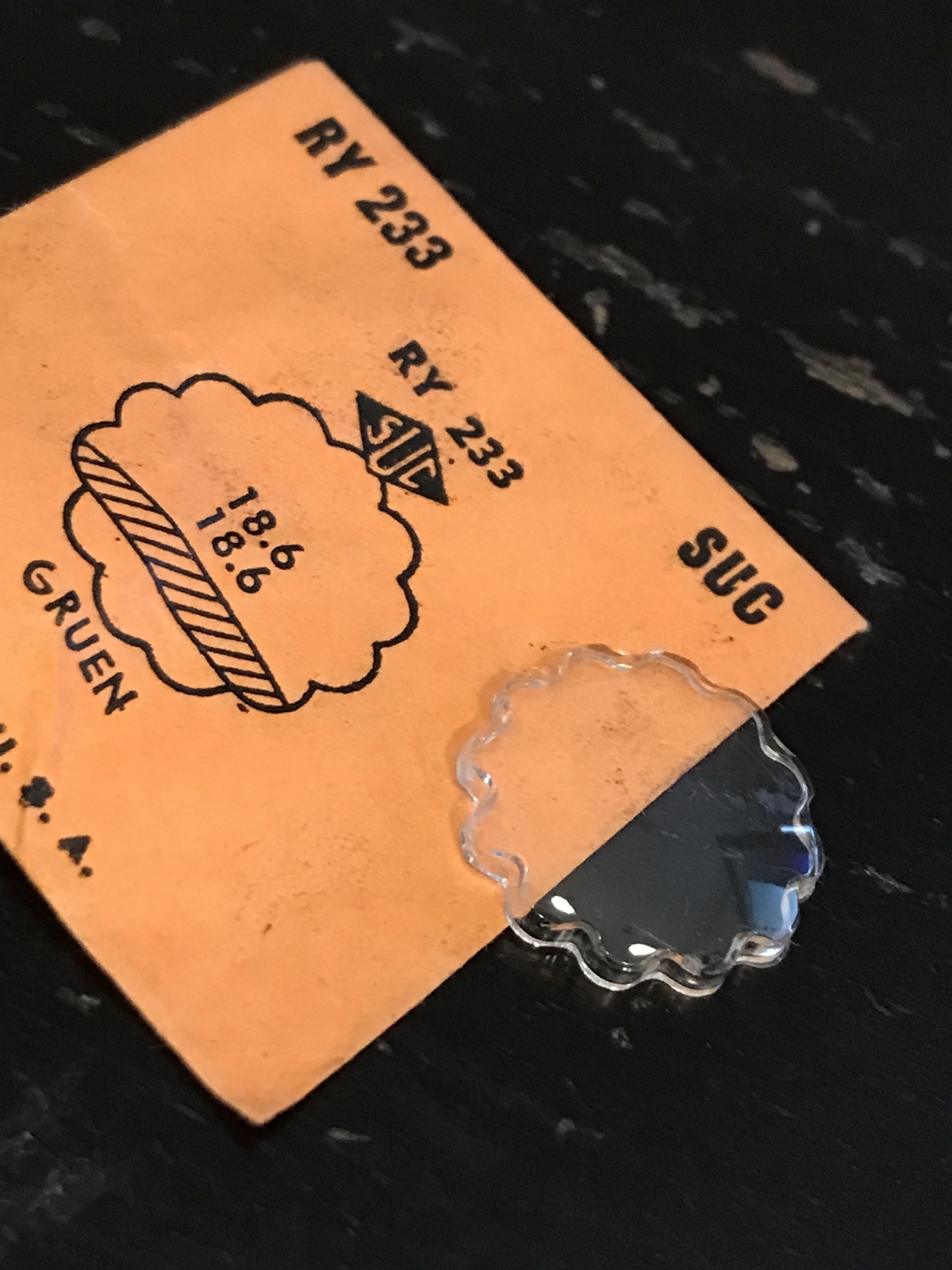 SUC Rocket Crystal RY 233 for GRUEN Pie-Pan case – 18.6 x 18.6mm – New