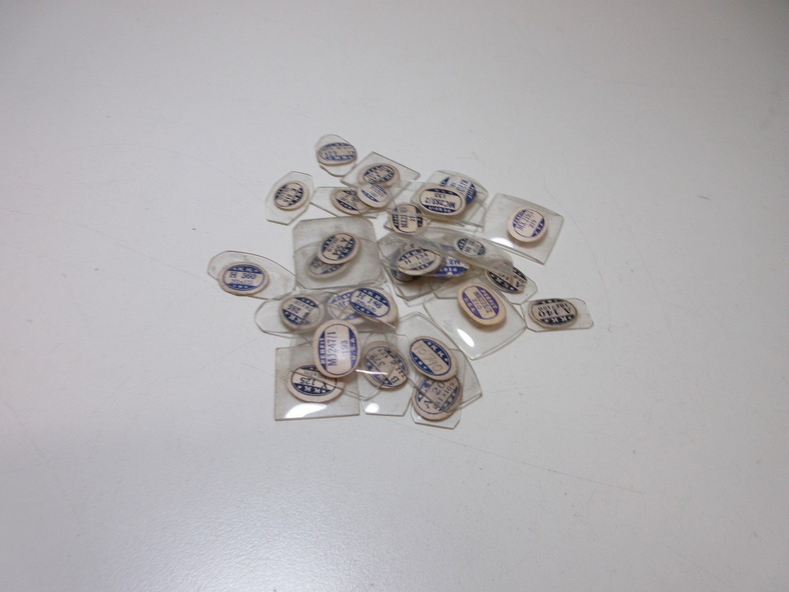 LOT OF 30 GLASS WATCH CRYSTAL MEN OR LADIES CRYSTALS PERFIT KK NEW OLD STOCK #P1