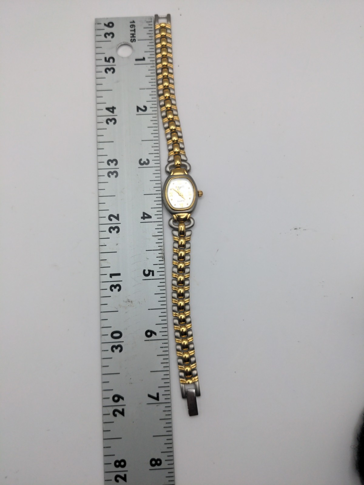 Worthington Watch Women Silver Gold Two Tone Round New Battery