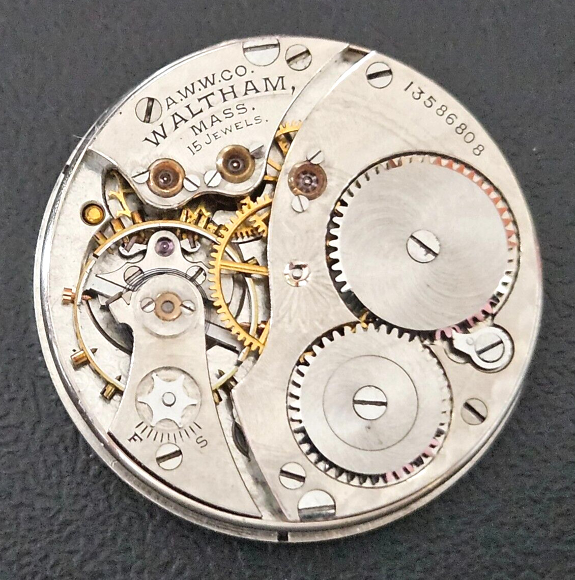 WALTHAM 115 0s 29.5mm 15J Watch Movement (REMOVED FROM GOLD CASE) LOT.325