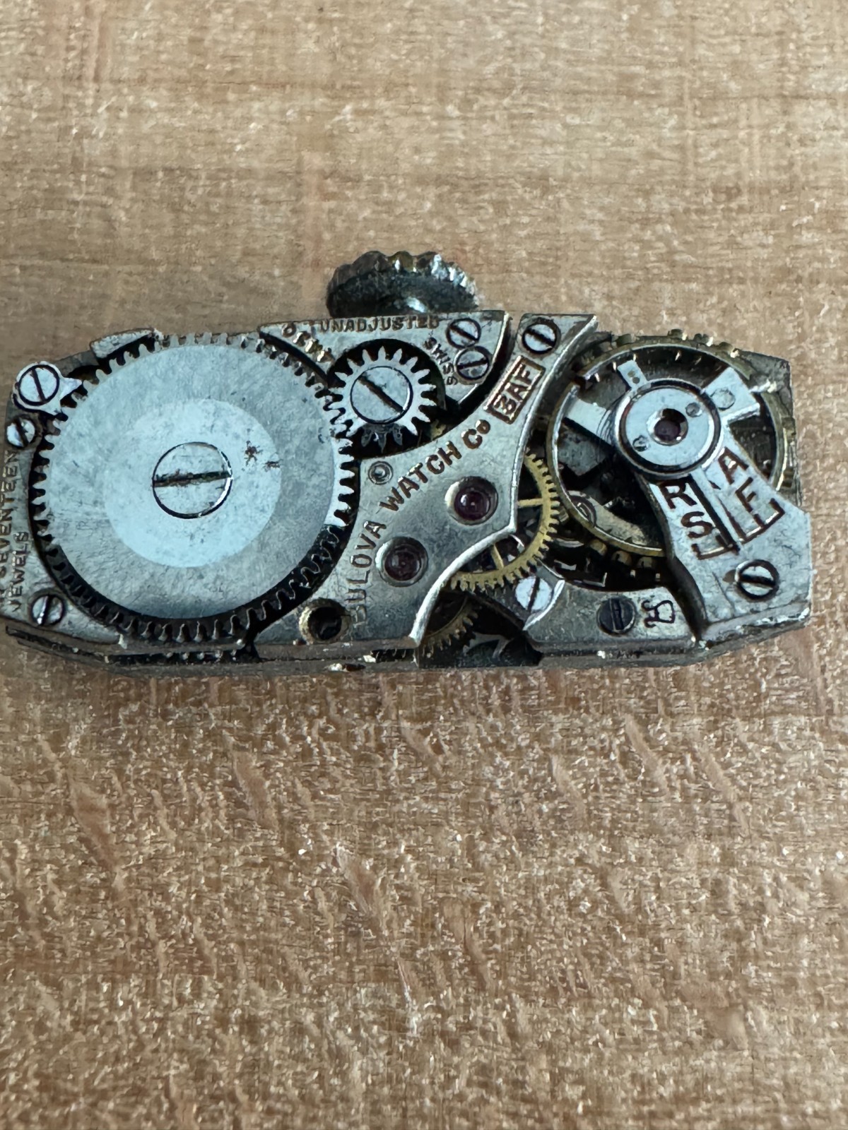 VINTAGE LADIES BULOVA CALIBER 3AF 17 JEWEL WRISTWATCH MOVEMENT BAD STAFF