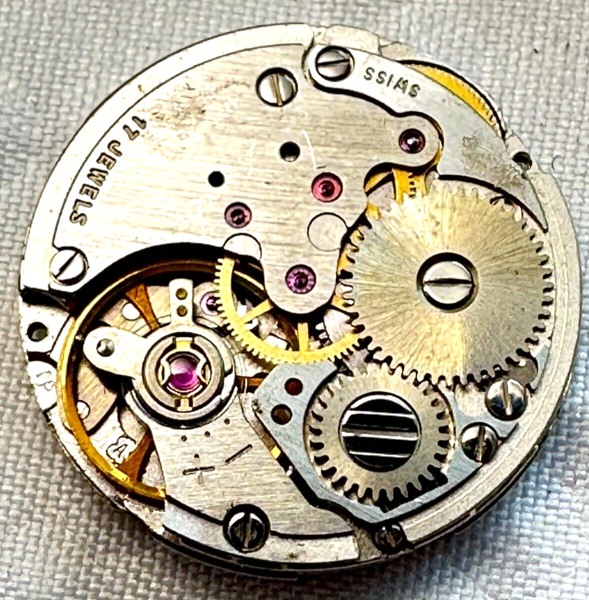 Vintage Swiss 17 Jewel Ladies Wrist Watch Mechanical Movement FOR PARTS 21-18