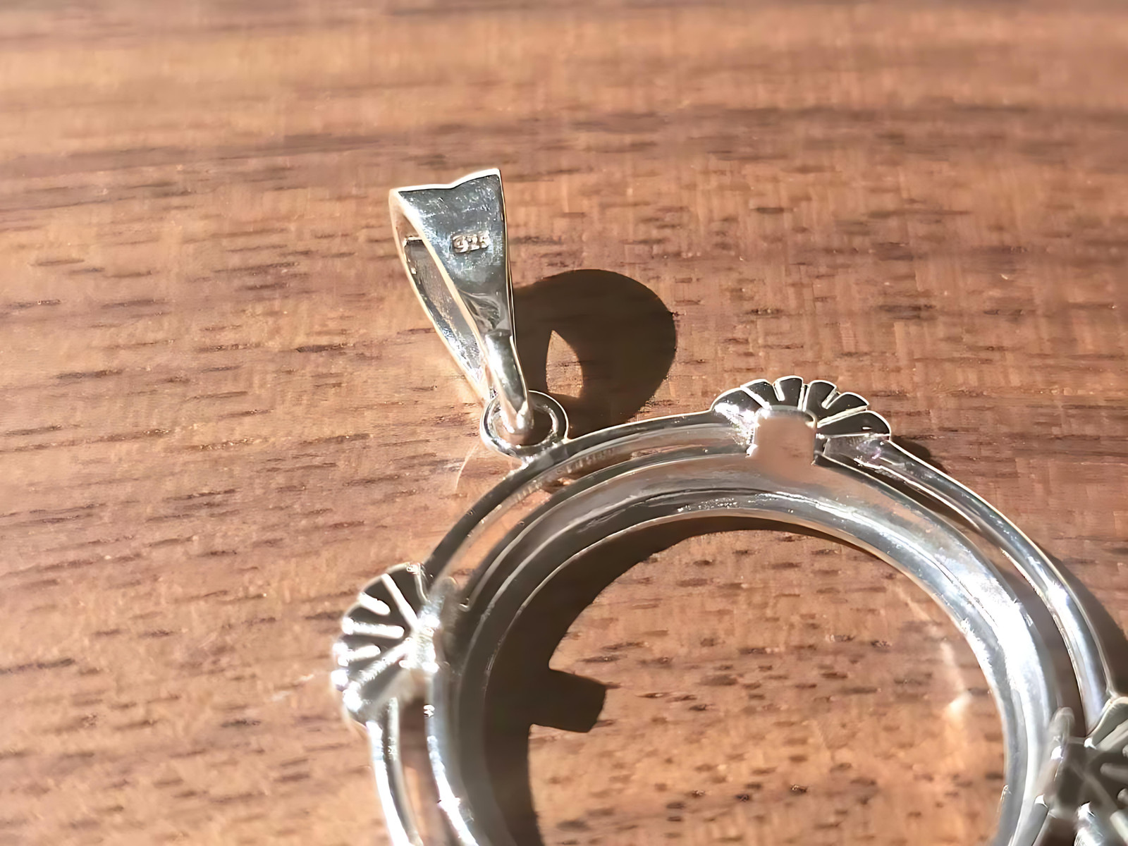 925 Sterling Silver Prong Back Clamshell Edge Bezel for 22mm Nickel 5 Cent Coins