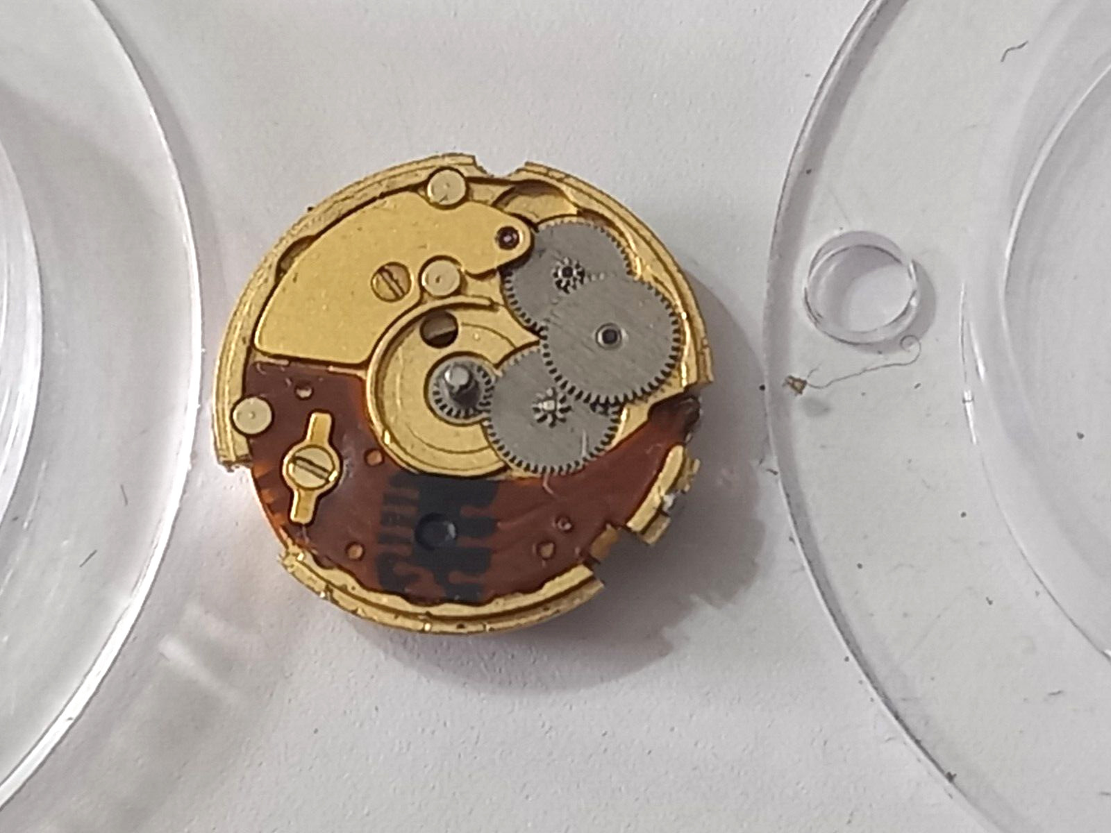 ETA 201.001 QUARTZ MOVEMENT SWISS MADE FOR PARTS REPPAIR – NOT WORKING