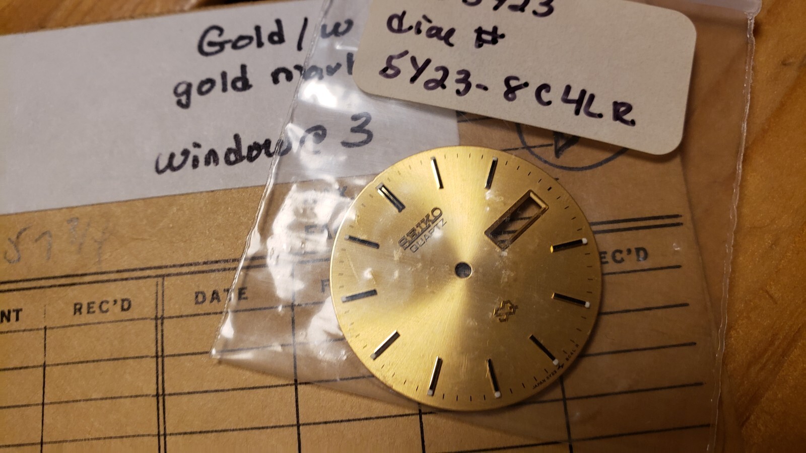 NEW Vintage Seiko Men’s SQ Watch Gold Dial Black Markers Window V232 5y23 8C4L R