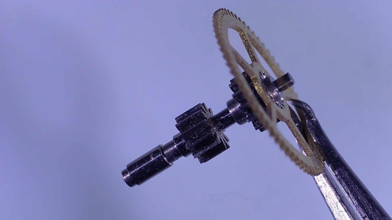 LIP T.18 Center Wheel Part 200, 4 mm Height, Gold Steel Brass