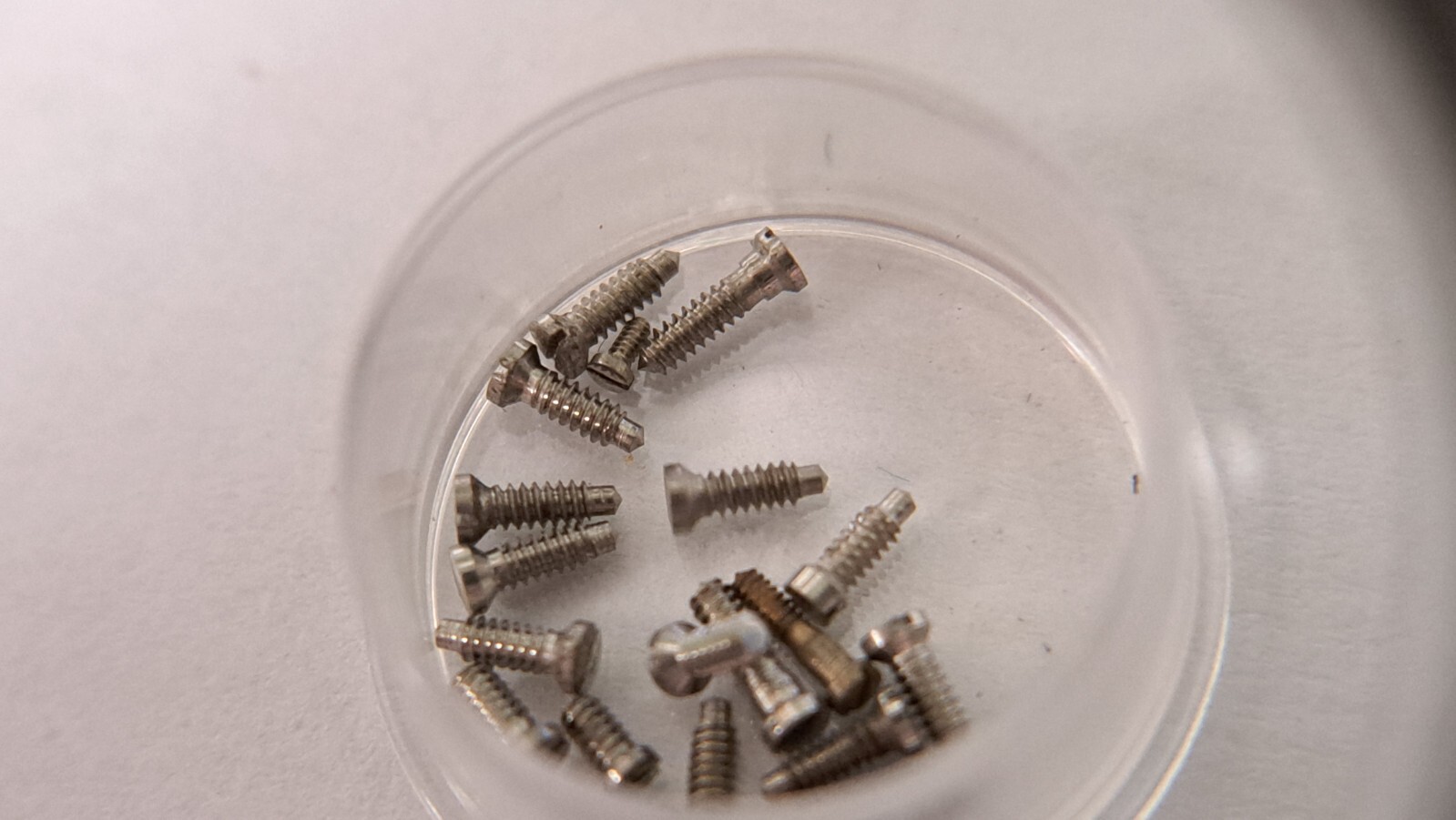 Cartier watch parts – Santos Men’s Square – steel screw – used (used to have squ