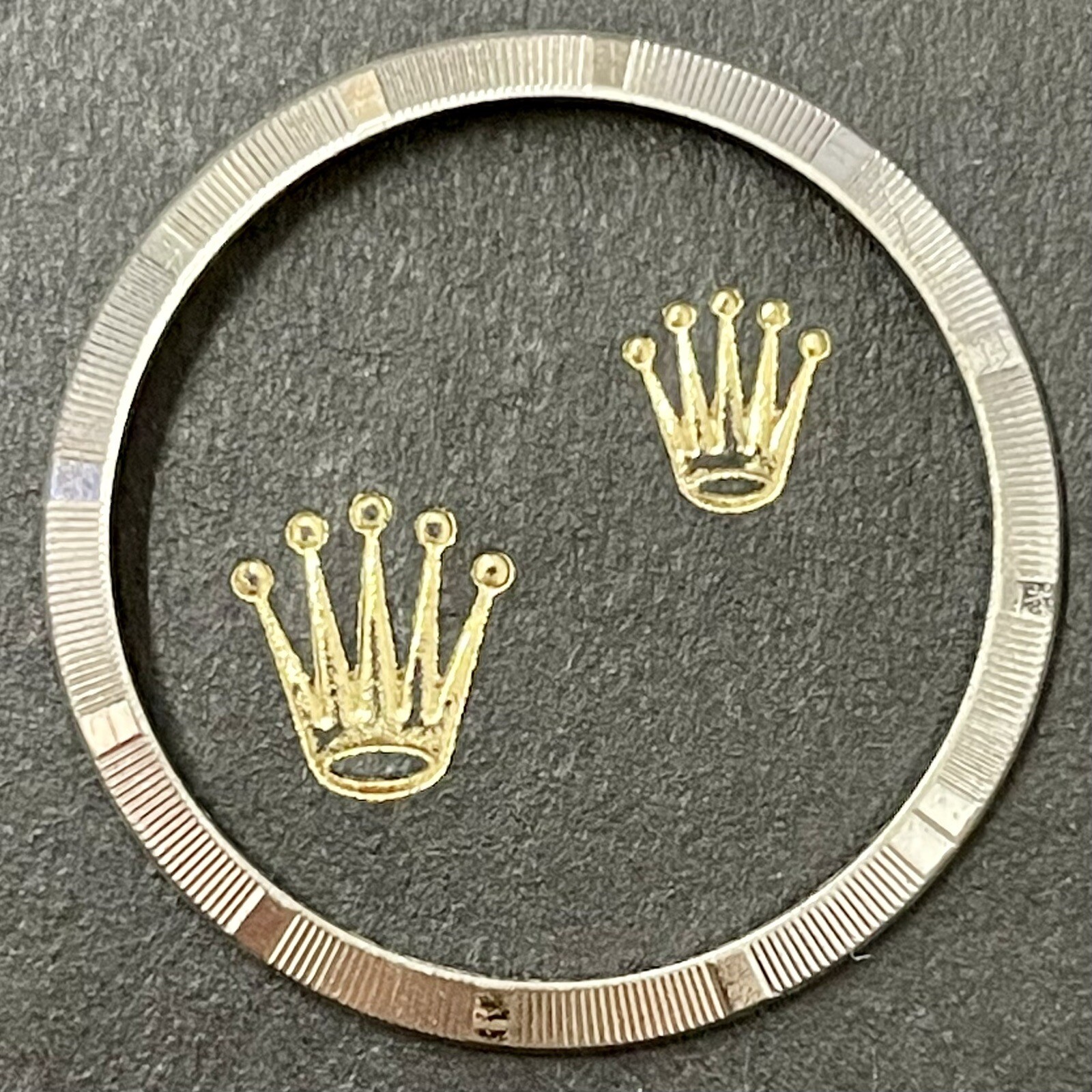 Rolex DateJust 26mm Ladies Stainless Steel Engine Turned Bezel Ref: 6917