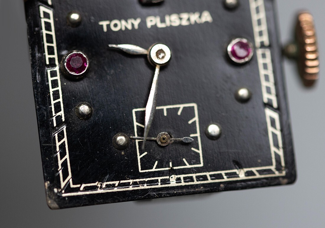 Vintage Tony Pliszka Ladies Watch 17 Jewels Movement Dial Black Ruby Art Deco