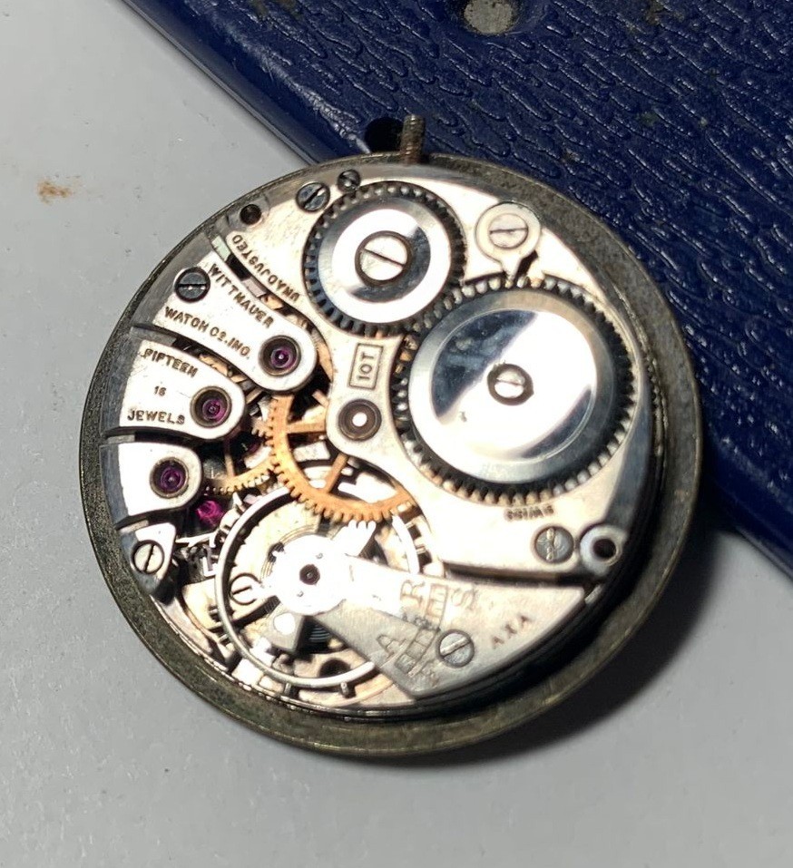 1940s Wittnauer Gents Caliber 10T 17 Jewels 3 Finger Bridge Movement Dial Hands