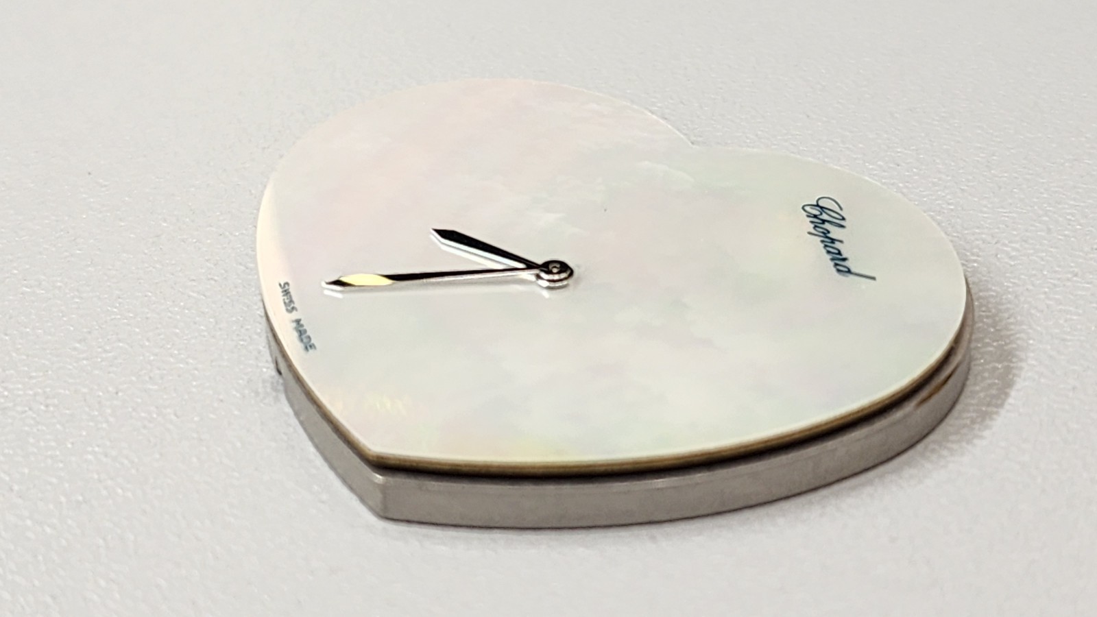 CHOPARD HAPPY SPIRIT LOVE WHITE MOP DIAL CAL 976.001 QUARTZ WATCH MOVEMENT