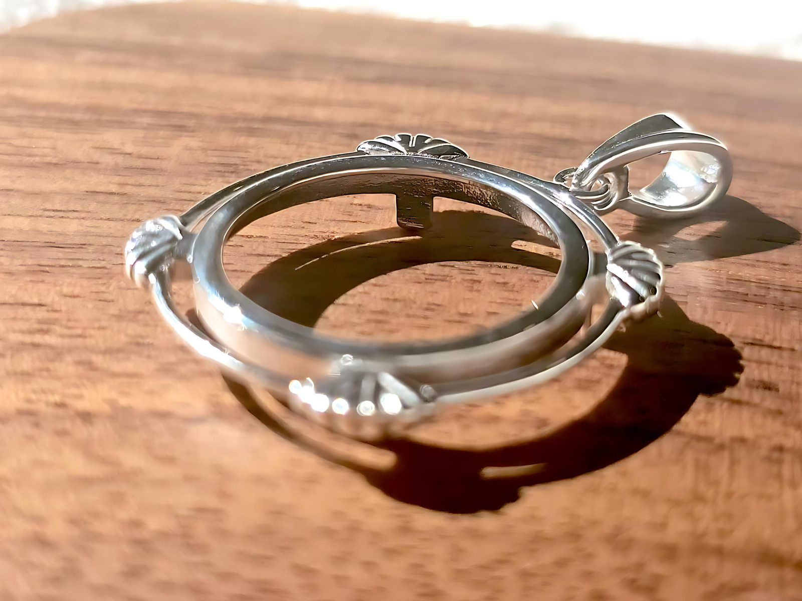 925 Sterling Silver Prong Back Clamshell Edge Bezel for 22mm Nickel 5 Cent Coins