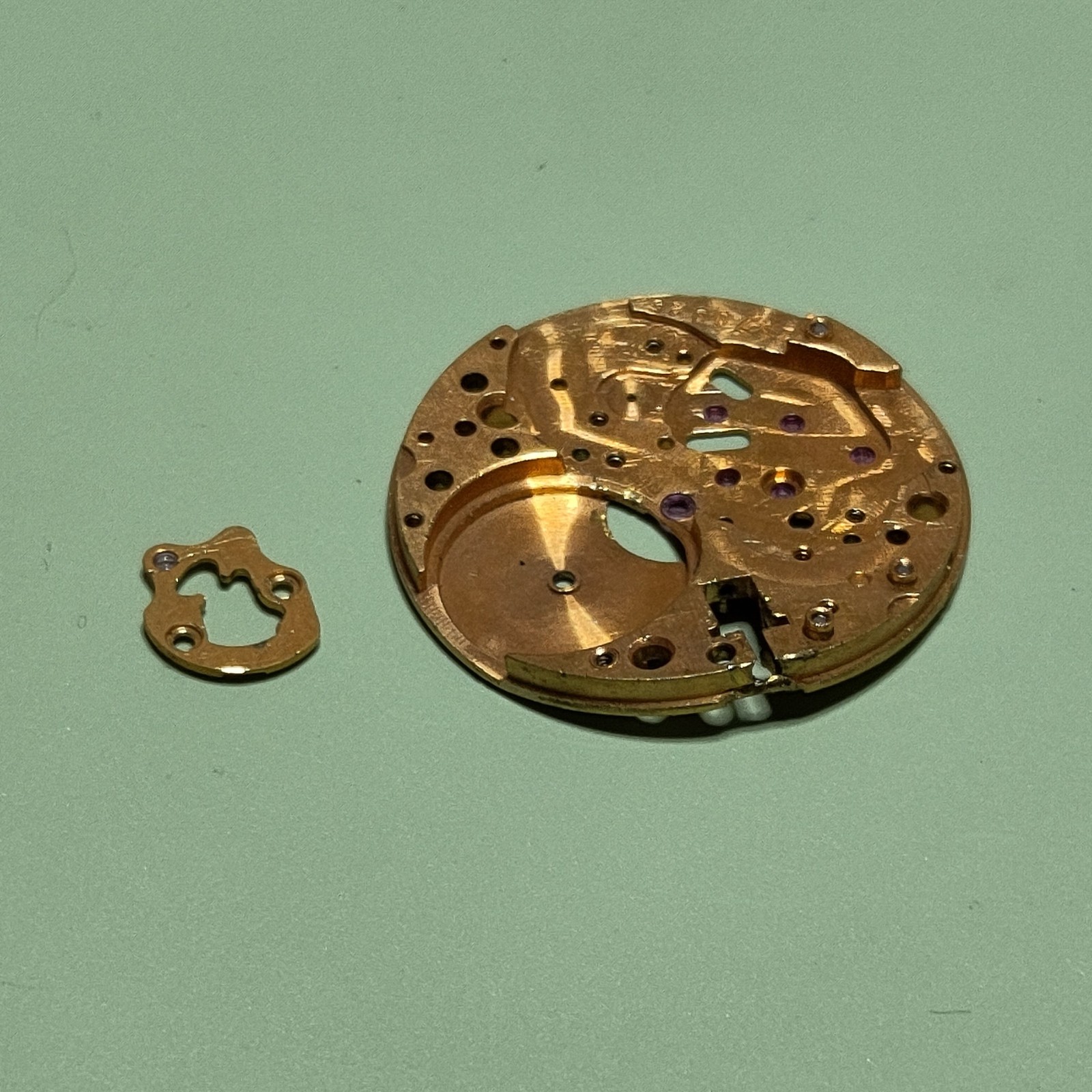 Luch Calibre 2209 – Damaged Mainplate (SPARES PURPOSES ONLY)