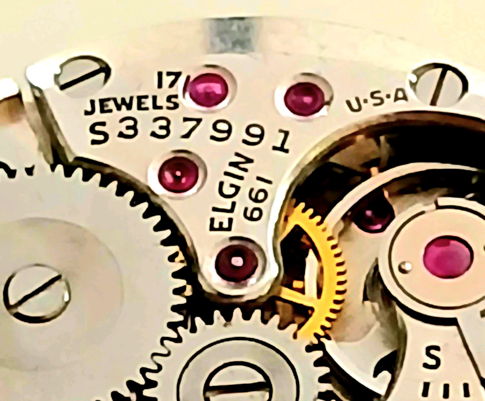 #271, Elgin 661. 17 Jewel Serial #S337991 Good Strong Running Movement