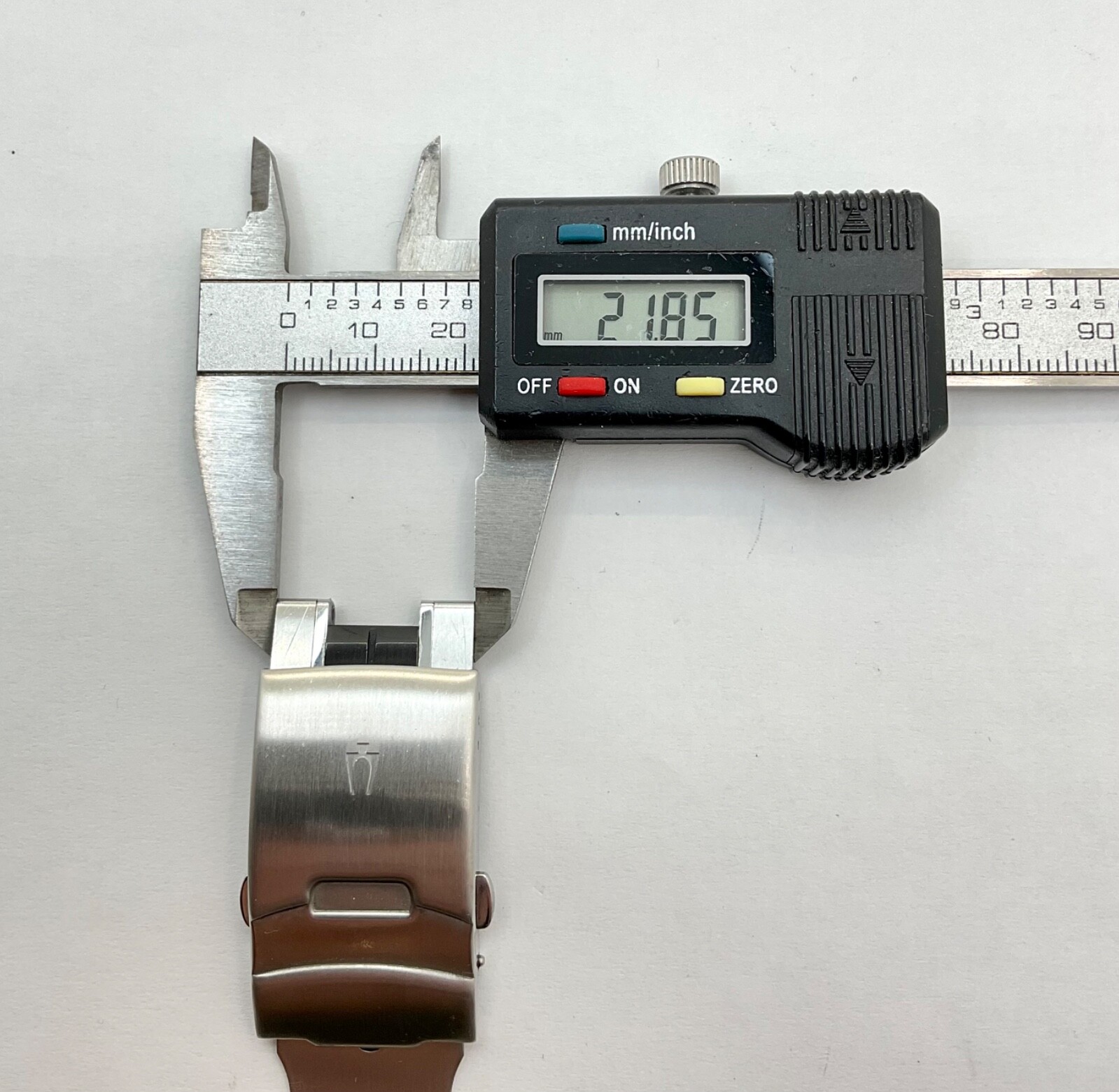 Bulova Model 98B180 Caseback C9601036 Clasp