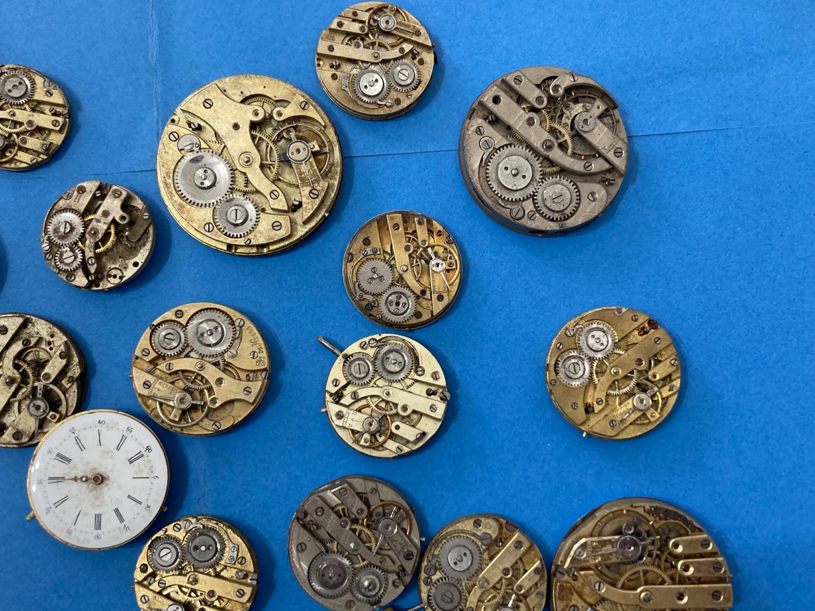 LOT OF NO.44 OLD VARIOUS POCKET WATCHES FOR POCKET WATCH TO RESTORE PARTS.