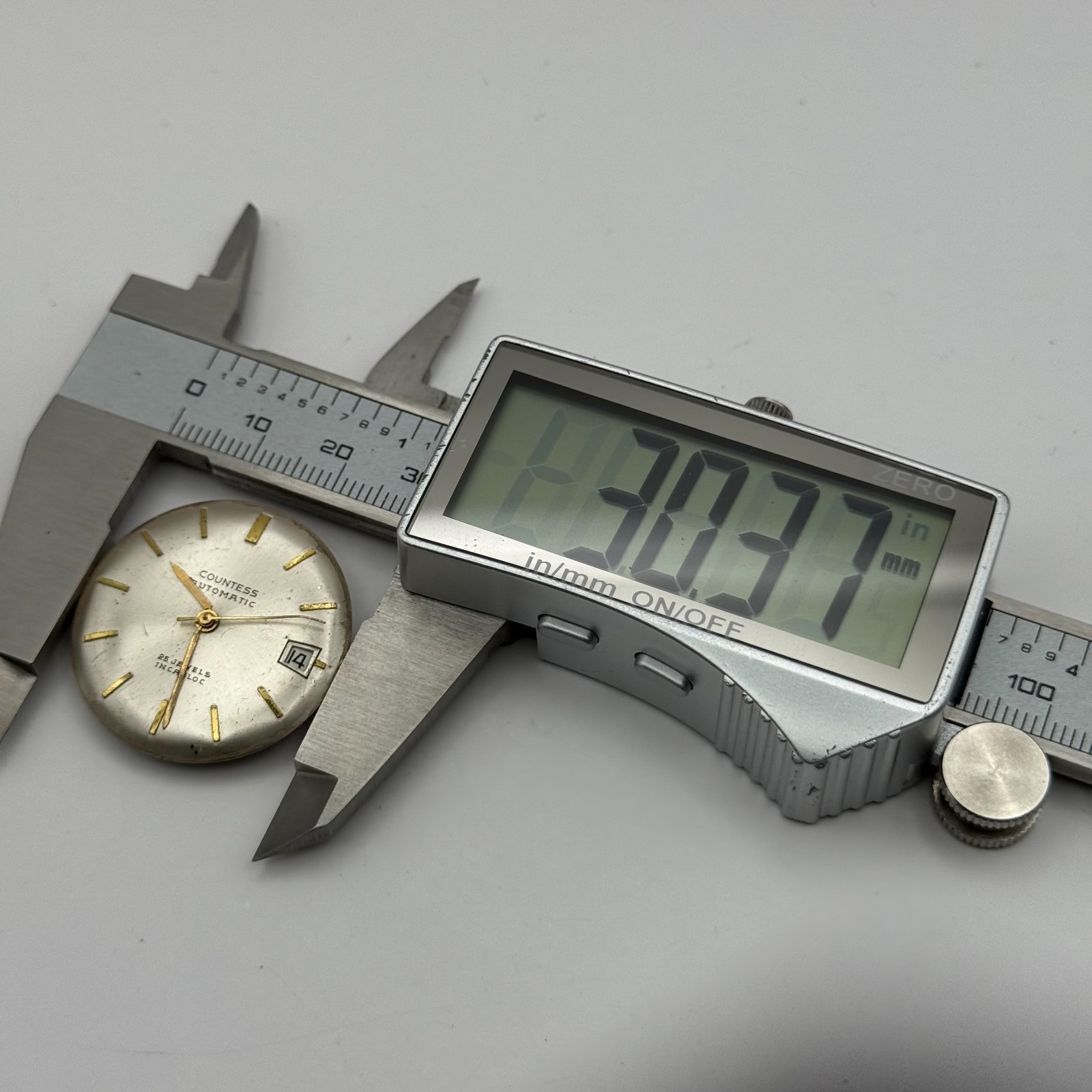 PUW 1361 Watch Movement Countess 25 Jewels Incabloc German Automatic Parts 30mm